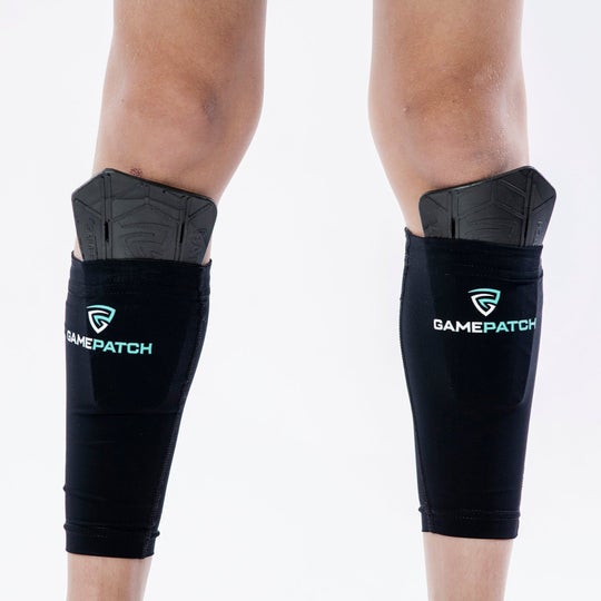 Gamepatch Football Shin Guard Compression Sleeves Junior (26) - Jalkapalloilijoille S&auml;&auml;ren Kompressiotuki - Musta