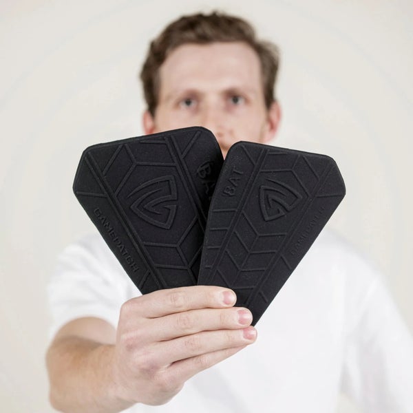 Gamepatch Body Adjustable Shin Guards (26) - S&auml;&auml;risuoja - Musta